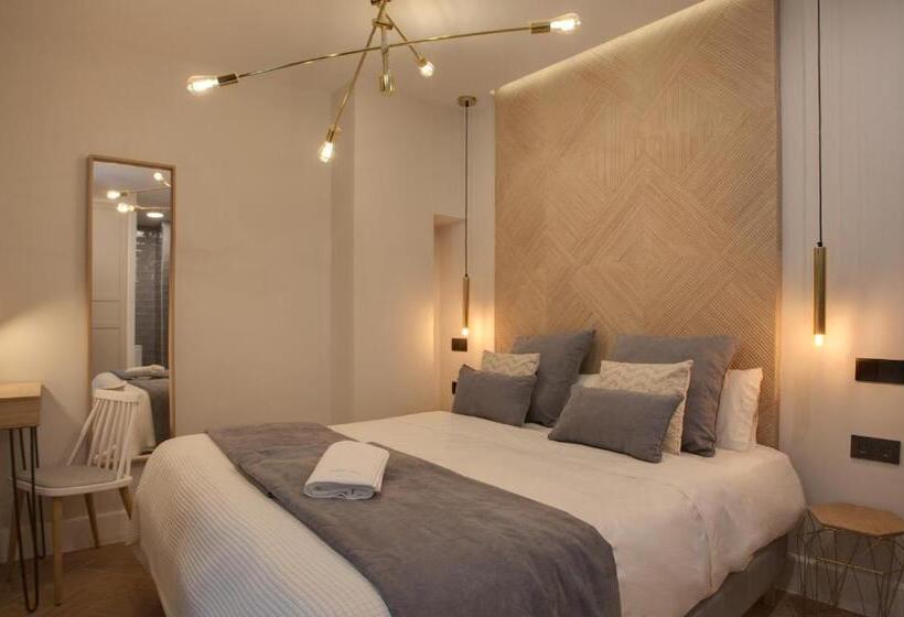 簡易ホテル Suites You Soho