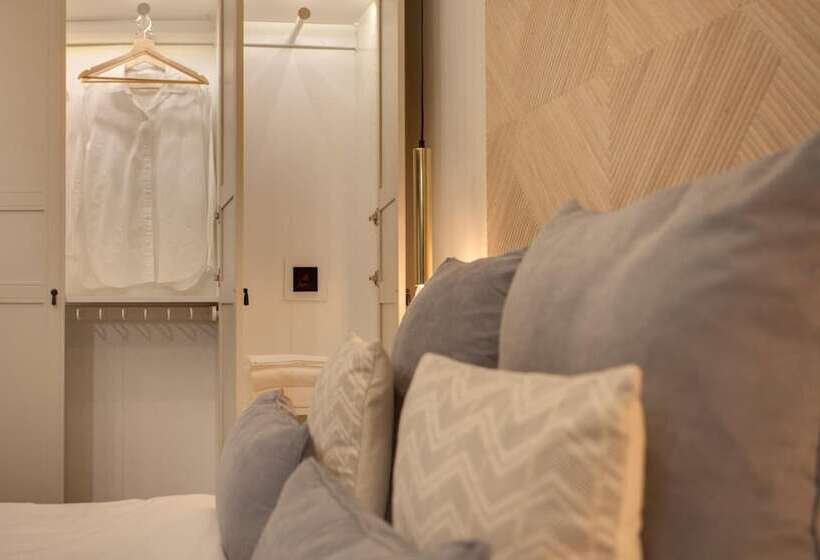 簡易ホテル Suites You Soho