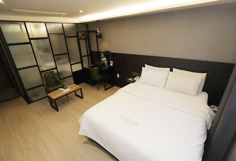 The Unique Hotel 28