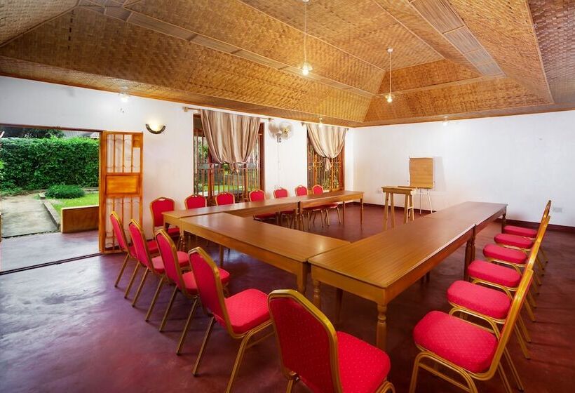 هتل Banana Village