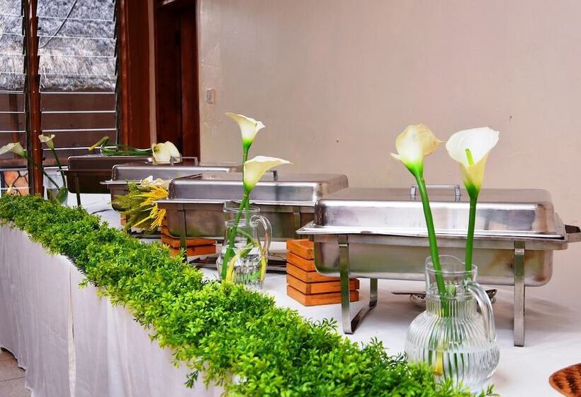 هتل Banana Village