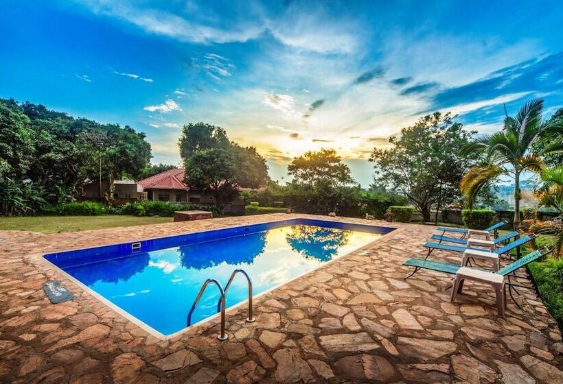 هتل Banana Village