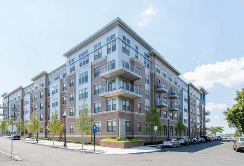 فندق Global Luxury Suites East Boston