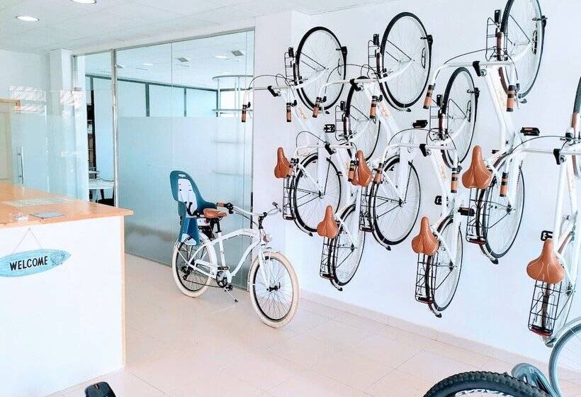 Отель Homeholidaysrentals Apartamento Light   Costa Barcelona