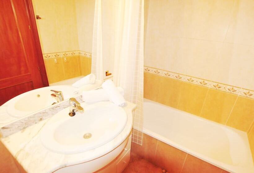 Отель Homeholidaysrentals Apartamento Light   Costa Barcelona