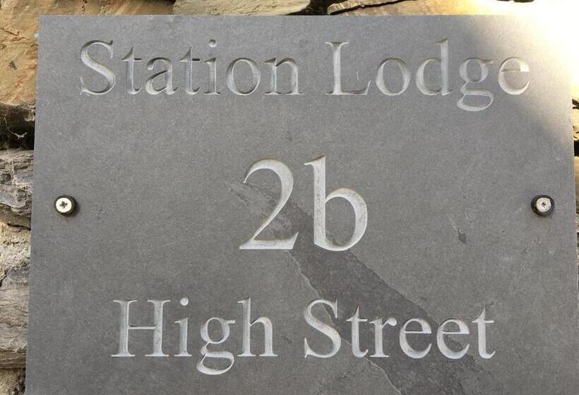 Отель Station Lodge   Free Off Site Health Club Access With Pool, Sauna, Steam Room & Gym