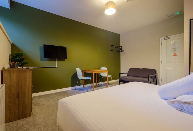 Отель Station Lodge Free Off Site Health Club Access With Pool, Sauna, Steam Room & Gym