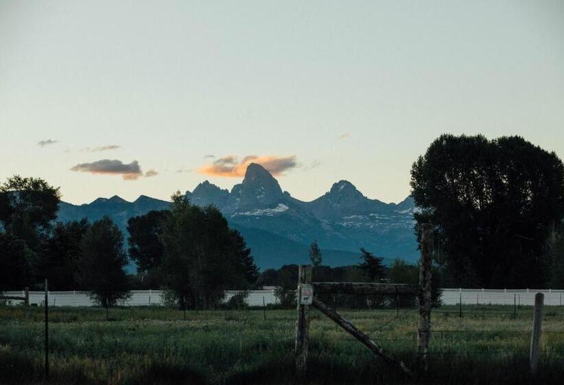 Отель Teton Peaks Resort