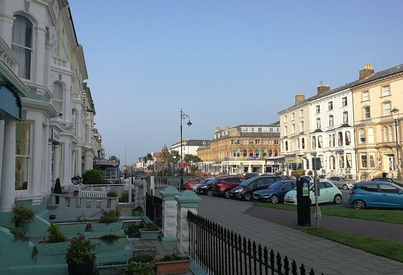 Отель The Marlborough