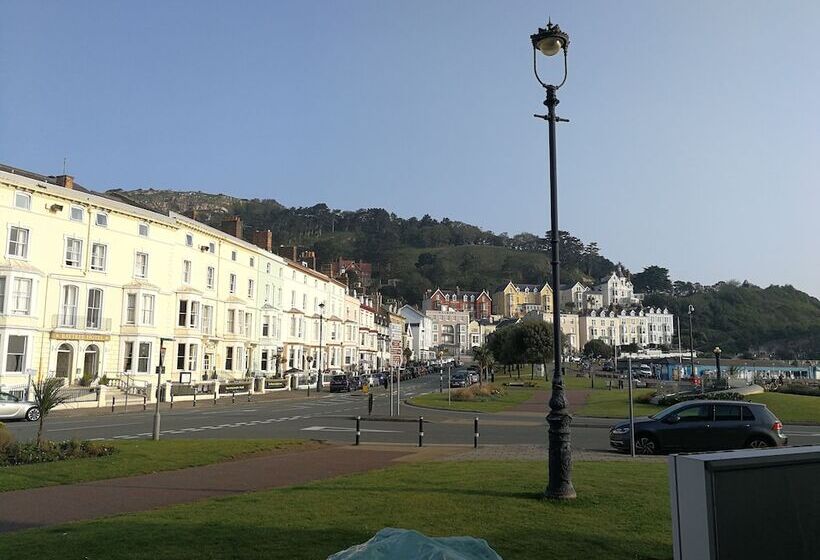 Отель The Marlborough