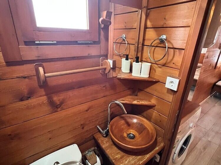 Отель Woodentowns