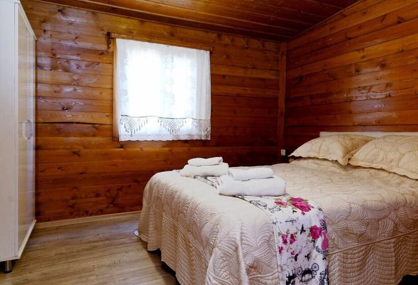 Отель Woodentowns