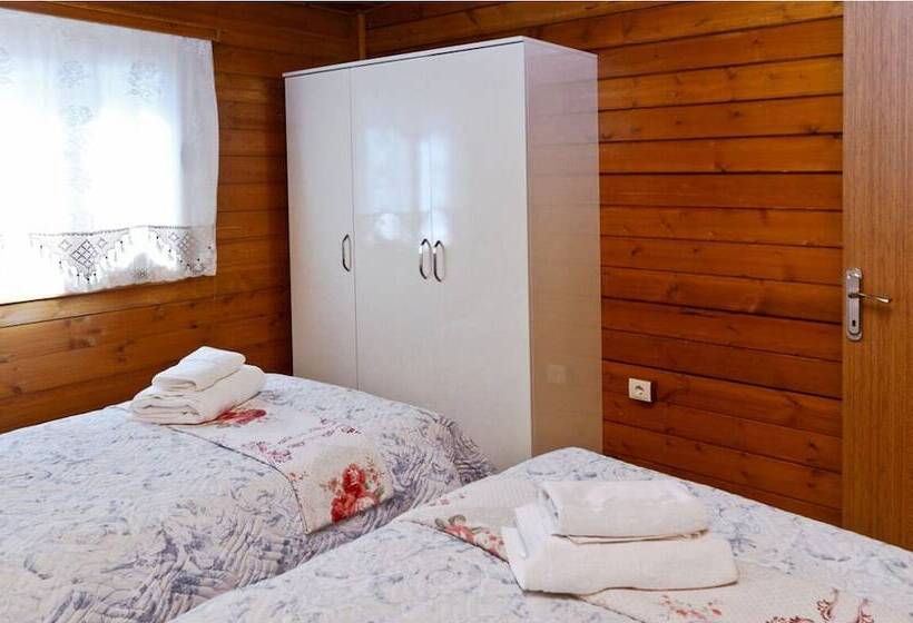 Отель Woodentowns