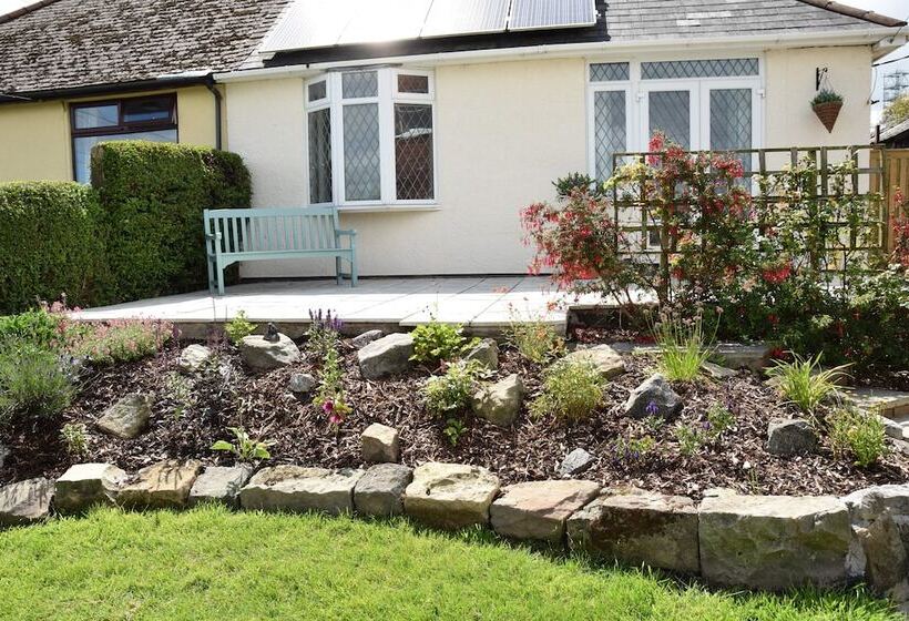 2 Bed Cottage   Sleeps4   Garden   Bbq