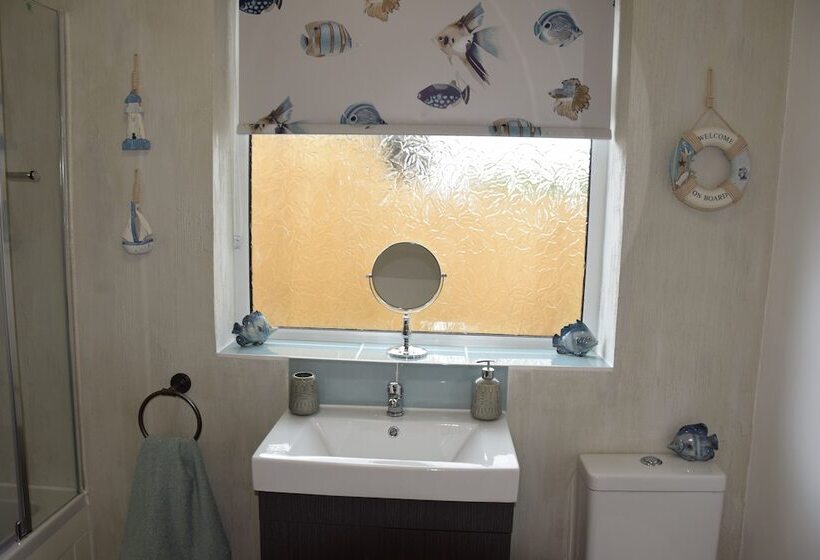 2 Bed Cottage   Sleeps4   Garden   Bbq