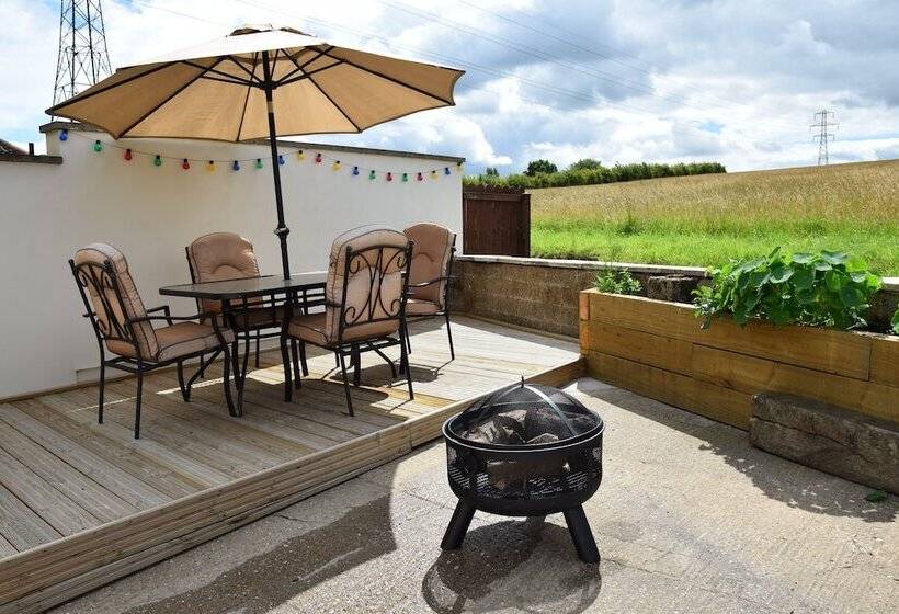 2 Bed Cottage   Sleeps4   Garden   Bbq