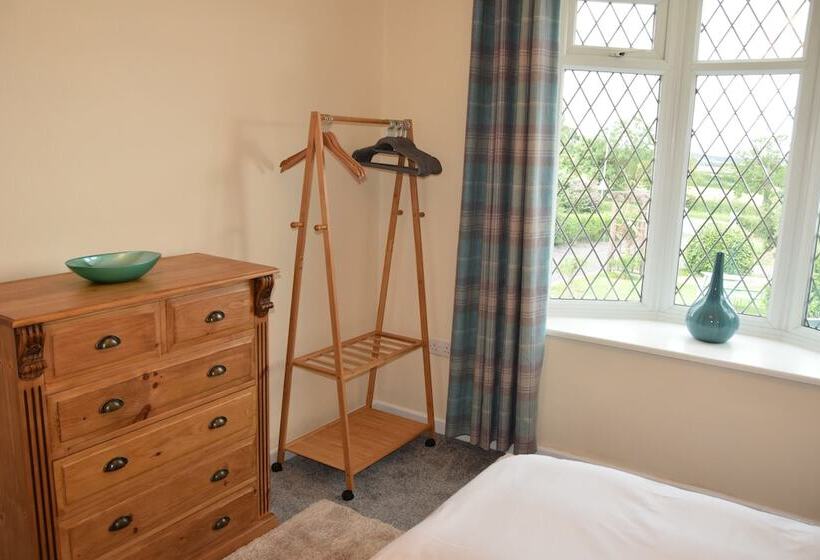 2 Bed Cottage   Sleeps4   Garden   Bbq