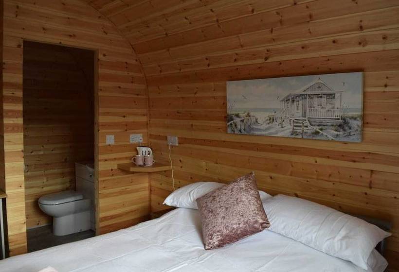 Impeccable1 Double Bed Cabin In Poole With Hot Tub