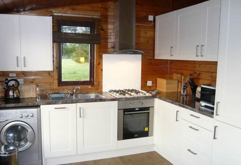 Lovely Cottage In Brookland Britain With Private Veranda