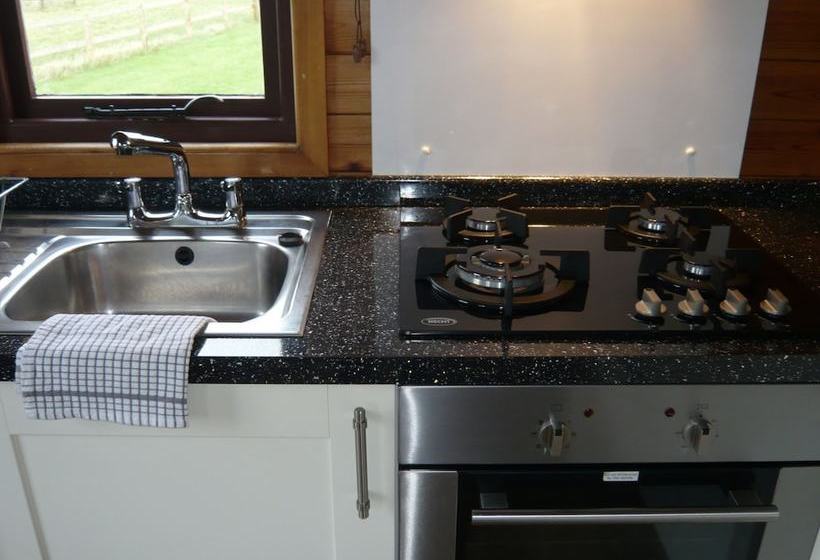 Lovely Cottage In Brookland Britain With Private Veranda