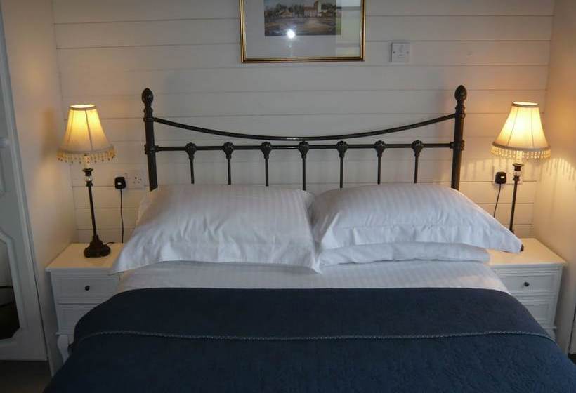 Lovely Cottage In Brookland Britain With Private Veranda