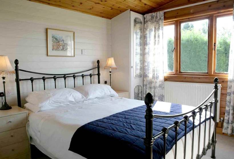 Lovely Cottage In Brookland Britain With Private Veranda