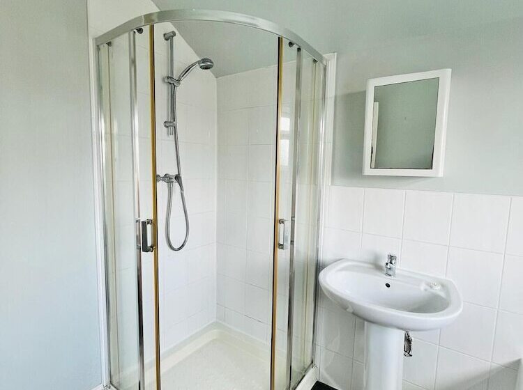 Lunas Cottage Grove Road Cottages