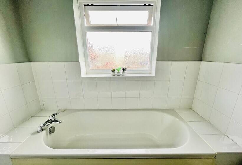 Lunas Cottage Grove Road Cottages