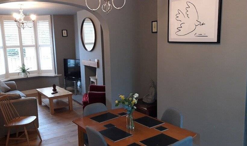 Lunas Cottage Grove Road Cottages