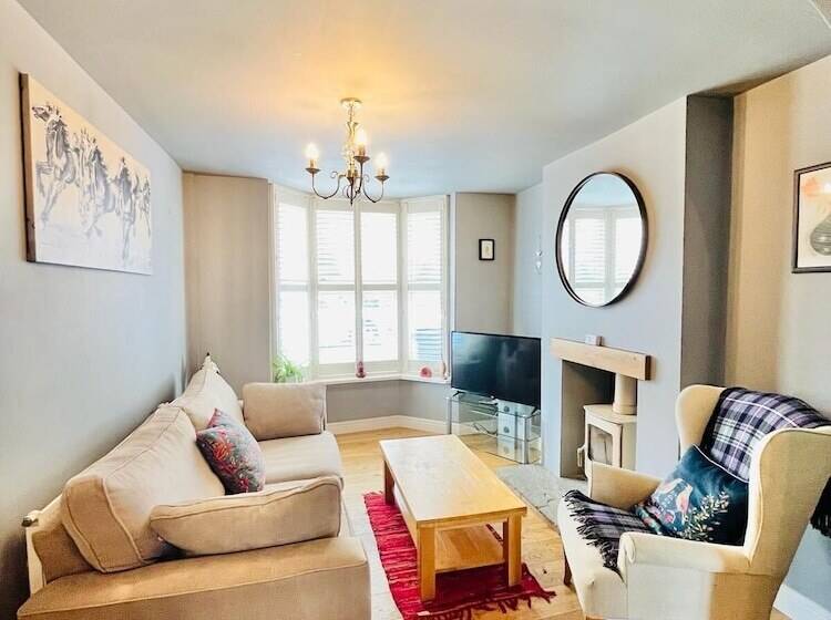 Lunas Cottage Grove Road Cottages