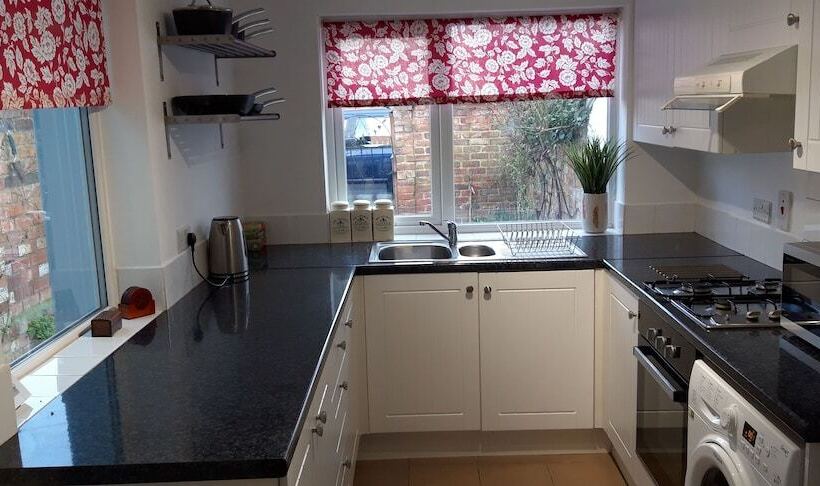 Lunas Cottage Grove Road Cottages