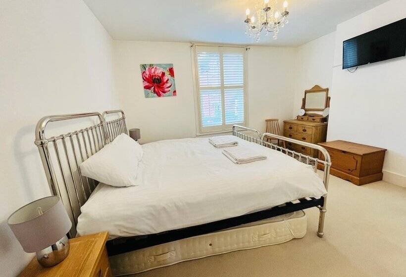 Lunas Cottage Grove Road Cottages