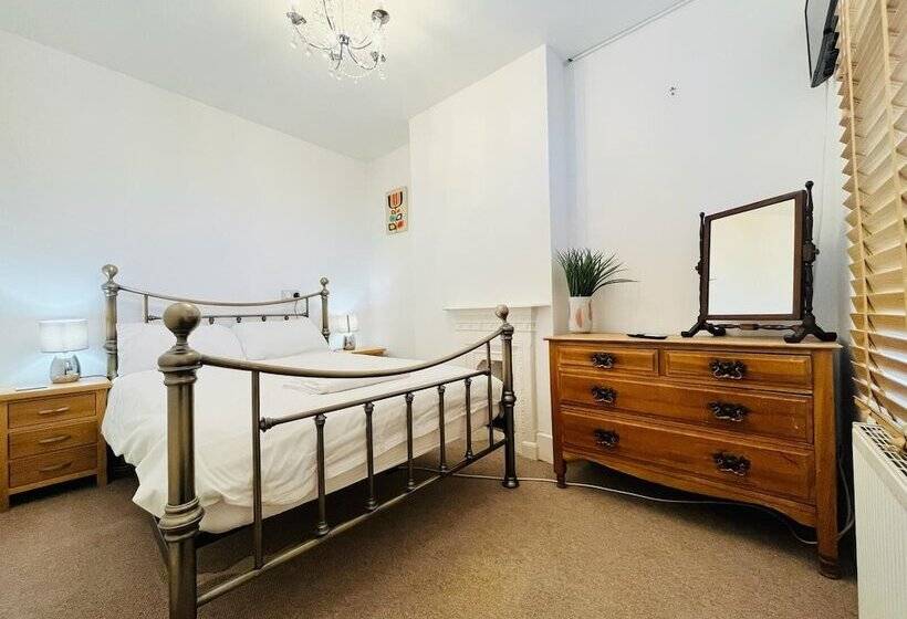 Lunas Cottage Grove Road Cottages