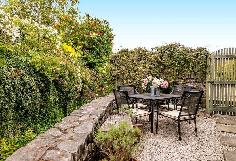 Maggie Puddle Cottage