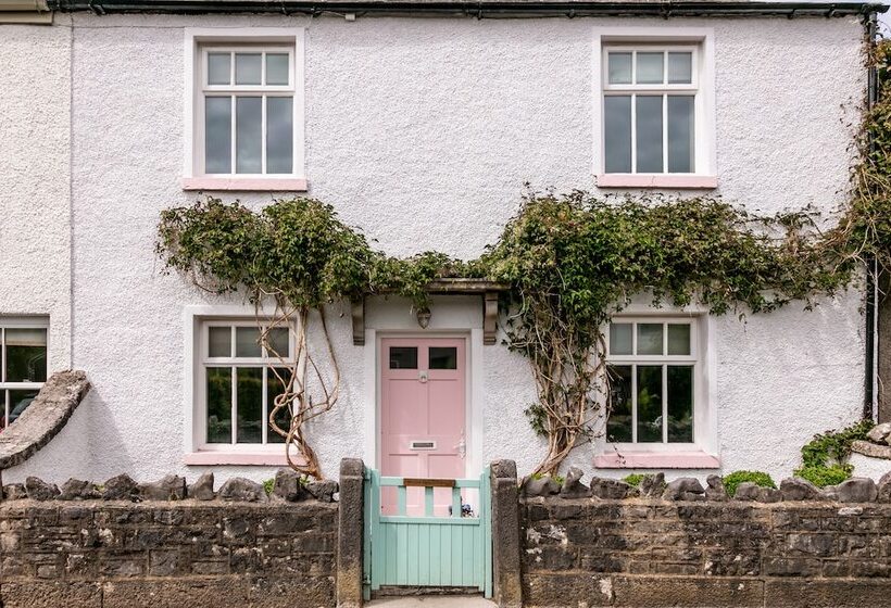 Maggie Puddle Cottage