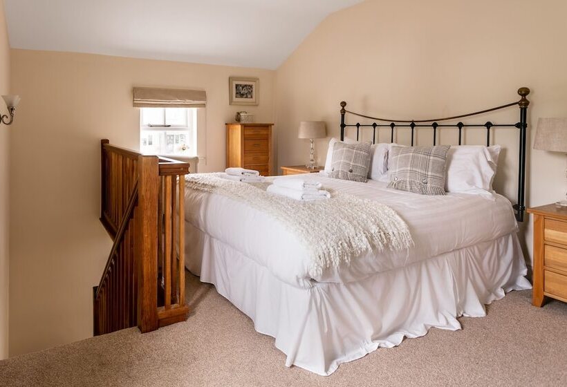 Maggie Puddle Cottage