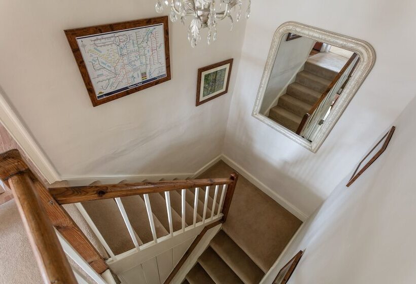 Maggie Puddle Cottage