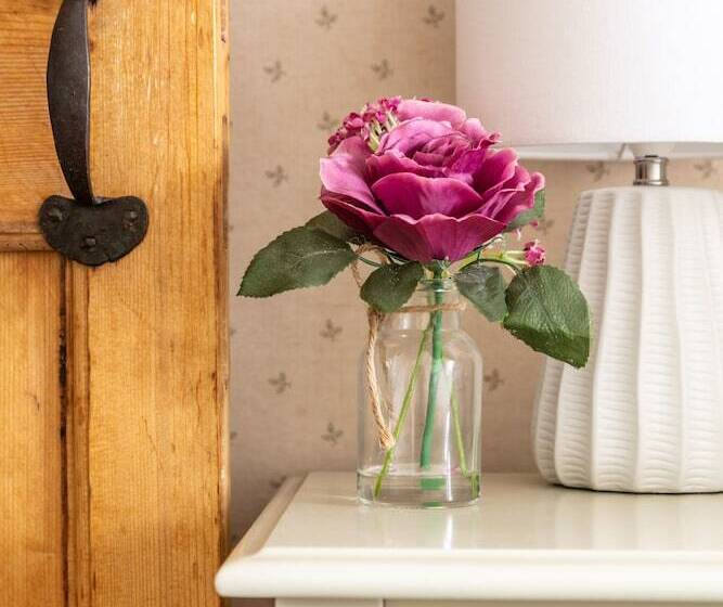 Maggie Puddle Cottage