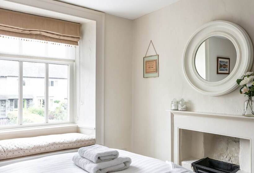 Maggie Puddle Cottage