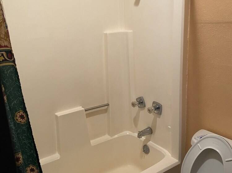 مُتل Executive Inn And Suites