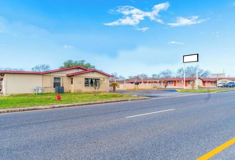 فندق على الطريق Oyo Hotel Beeville -us 181