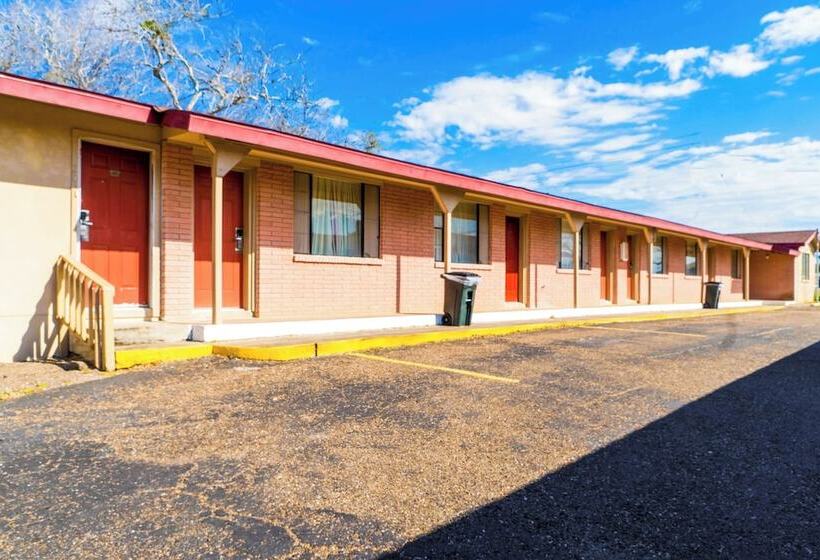 فندق على الطريق Oyo Hotel Beeville -us 181