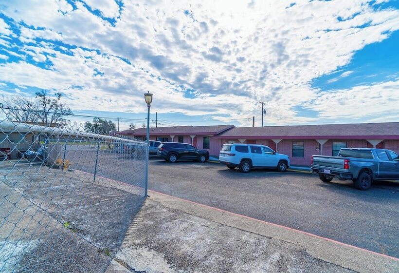 فندق على الطريق Oyo Hotel Beeville -us 181