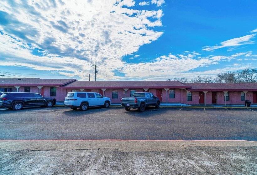 فندق على الطريق Oyo Hotel Beeville -us 181