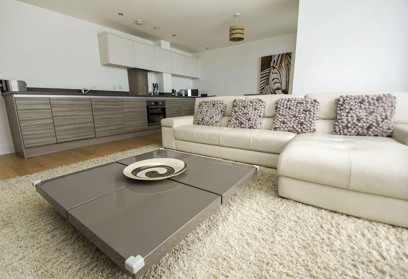 Orion Marina Sea View Parking By Brighton Holiday Lets