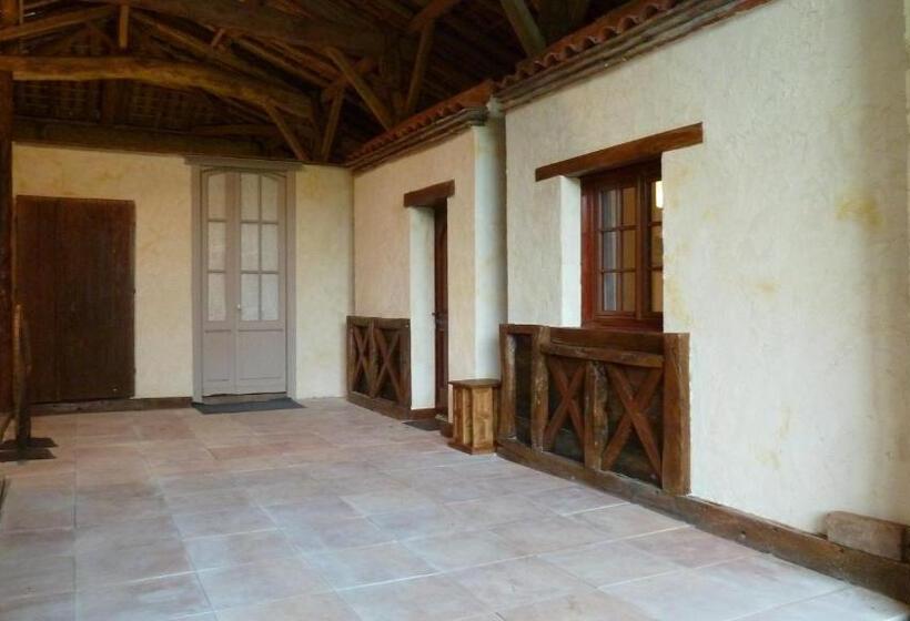 פנסיון La Cascade De Hauterive