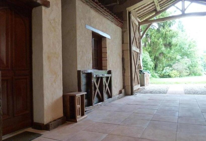 פנסיון La Cascade De Hauterive