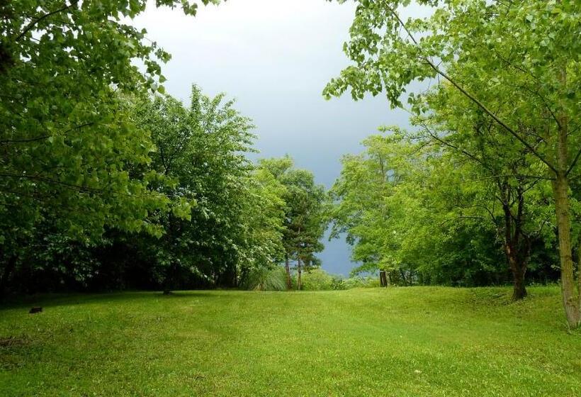 פנסיון La Cascade De Hauterive