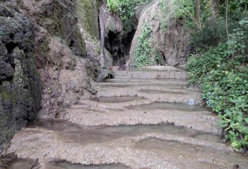 פנסיון La Cascade De Hauterive