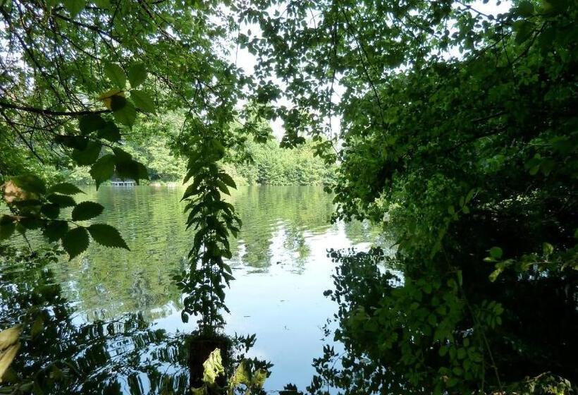 פנסיון La Cascade De Hauterive